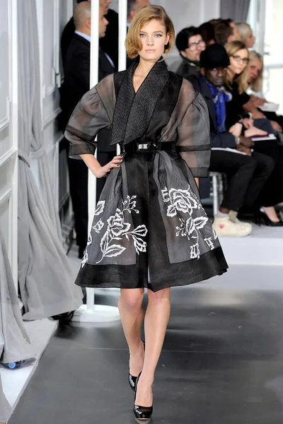 Look 2